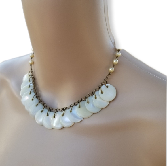 1930s SHORT MOTHER OF PEARL DISK & FAUX PEARL BRASS CHAIN NECKLACE - Picture 2 of 6